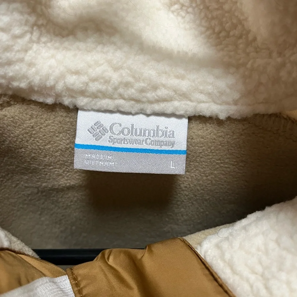 Columbia Women’s' Sherpa Fleece Jacket - White and Tan - Picture 2 of 2